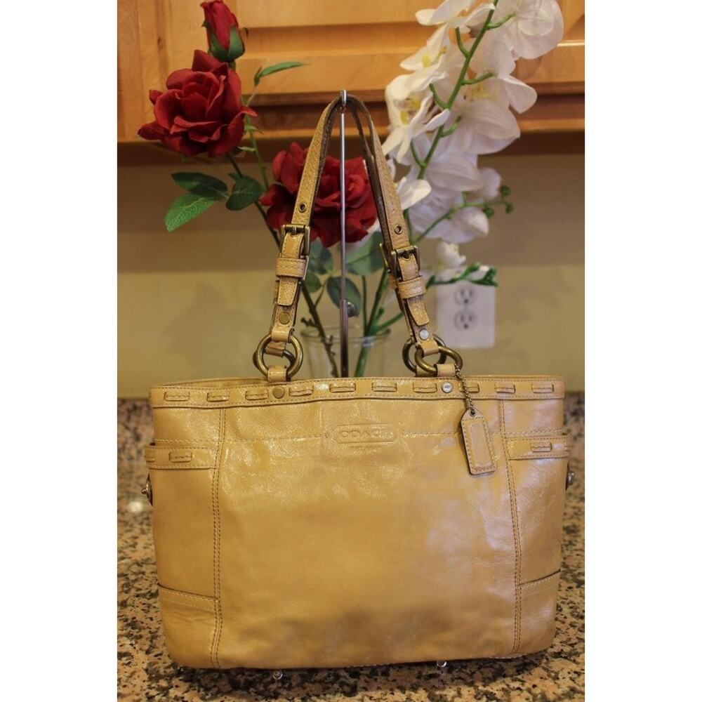 COACH #11500 TAN PATENT LEATHER GALLERY TOTE BAG (pu100